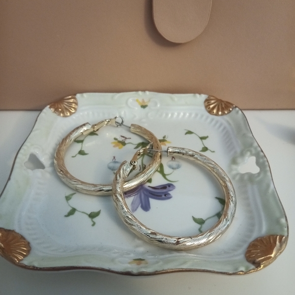 Large gold (tone)hoops - Picture 1 of 1